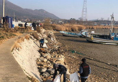 [포토뉴스] 교동도 남산포 일대 해안 쓰레기 수거