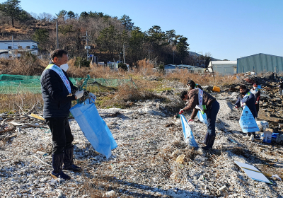 한산면 입정포 해안에서 해양환경 정화활동