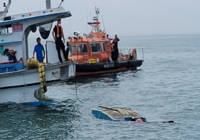 [포토뉴스] 갯바위 고립・전복 선박 구조