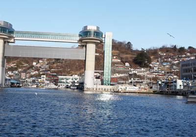 [박상건 시인의 섬을 걷다] 삼척시 삼척항 등대·이사부길